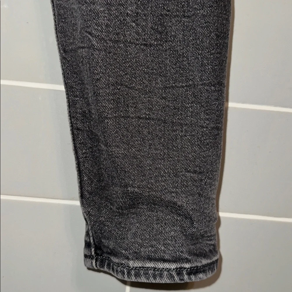 Levi’s High Rise Tapered Jeans - Picture 15 of 17